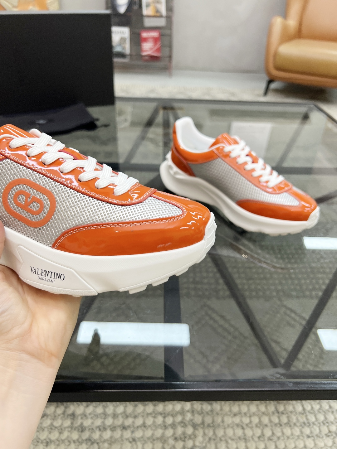  H 🔍顶级代购🇮🇹 华 炸街男神运动鞋新品，经反复试验终打造出完美版本，经典的高超拼接工艺技术瞬间成为