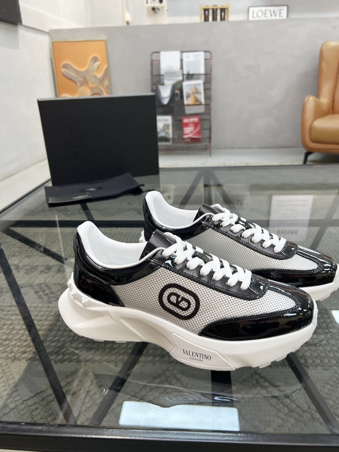  H 🔍顶级代购🇮🇹 华 炸街男神运动鞋新品，经反复试验终打造出完美版本，经典的高超拼接工艺技术瞬间成为