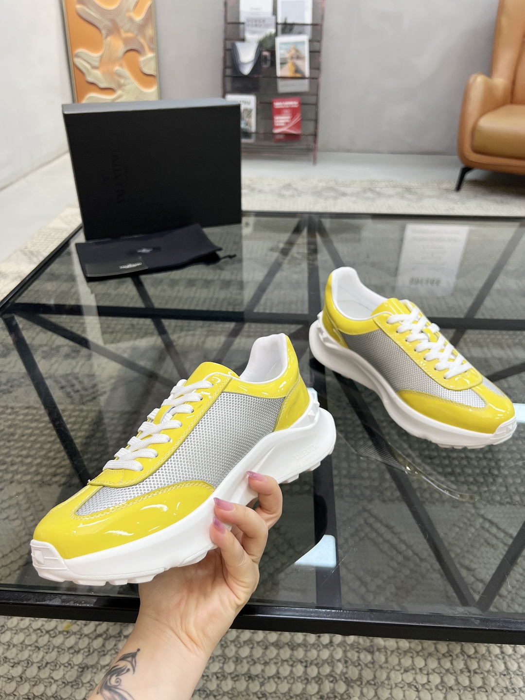  H 🔍顶级代购🇮🇹 华 炸街男神运动鞋新品，经反复试验终打造出完美版本，经典的高超拼接工艺技术瞬间成为