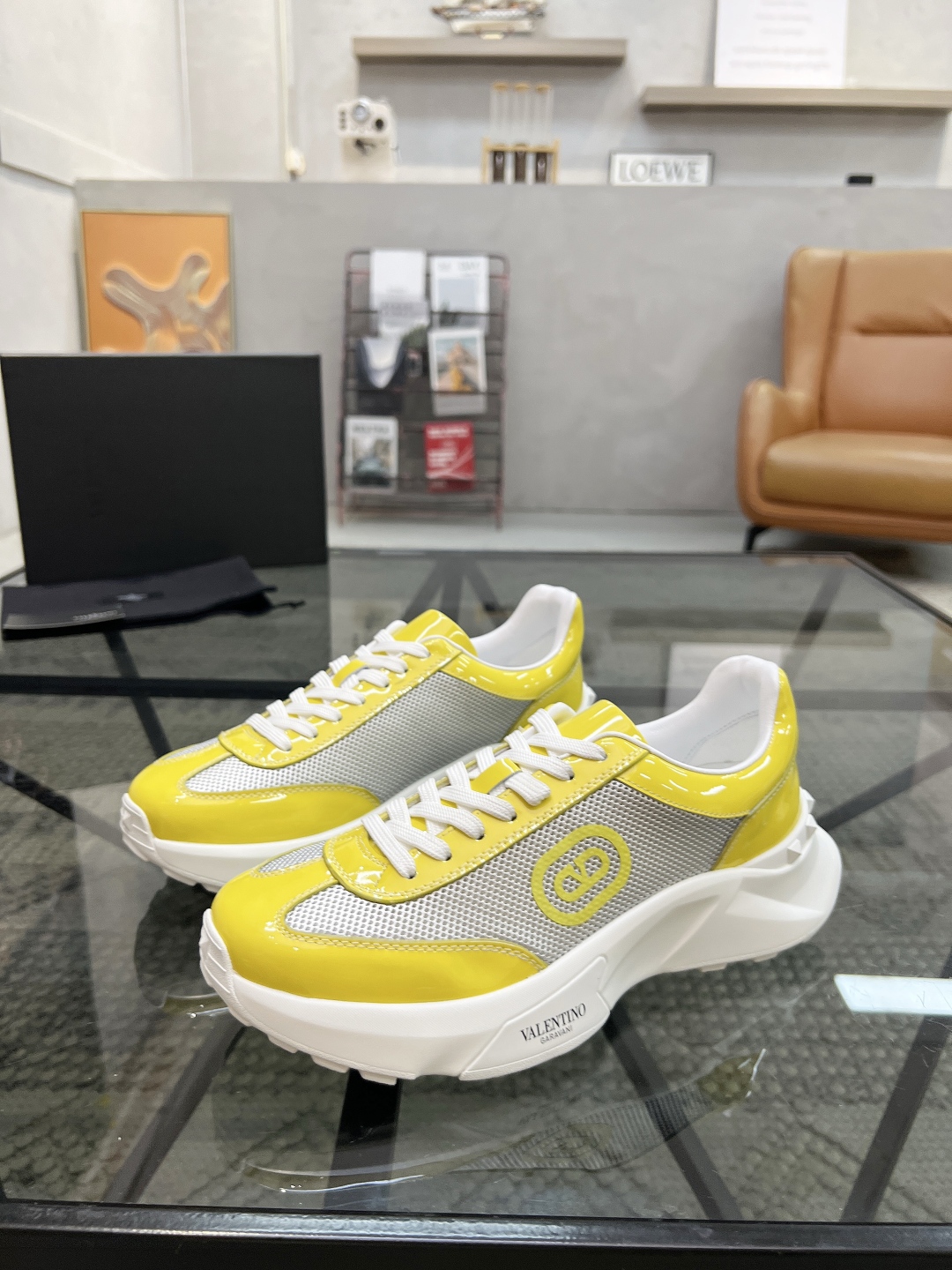  H 🔍顶级代购🇮🇹 华 炸街男神运动鞋新品，经反复试验终打造出完美版本，经典的高超拼接工艺技术瞬间成为