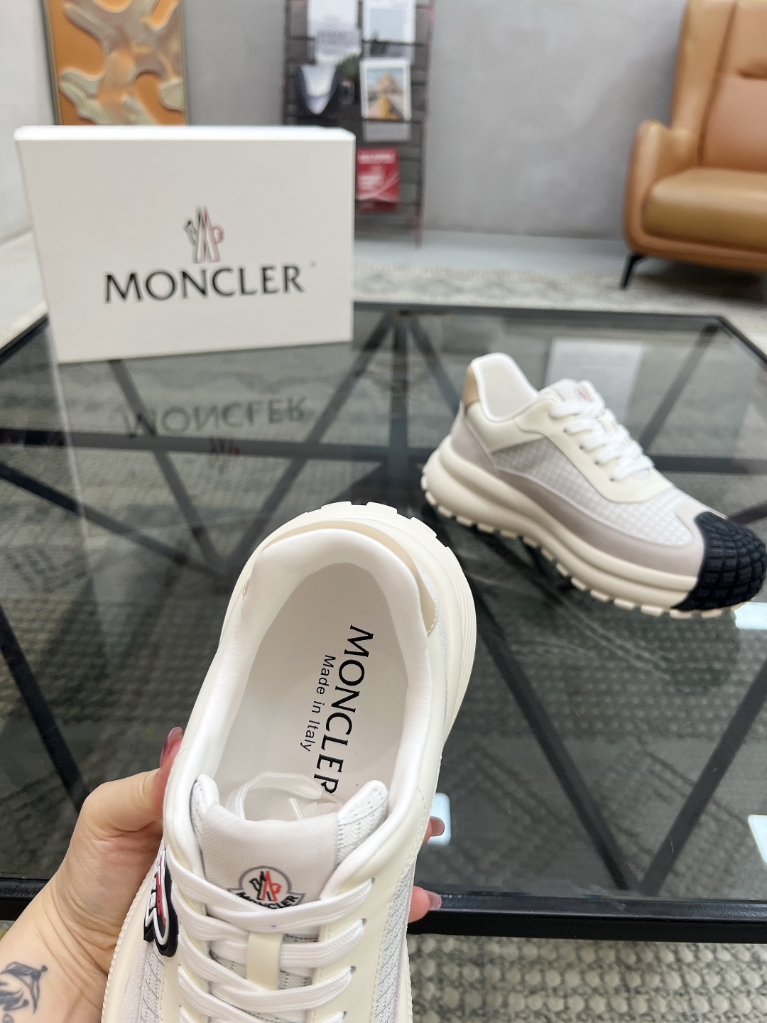  M 🔍顶级代购🇮🇹 蒙 炸街男神爆款超人气休闲运动鞋新品专柜同步，鞋面意大利原版进口牛皮搭配布面料，精