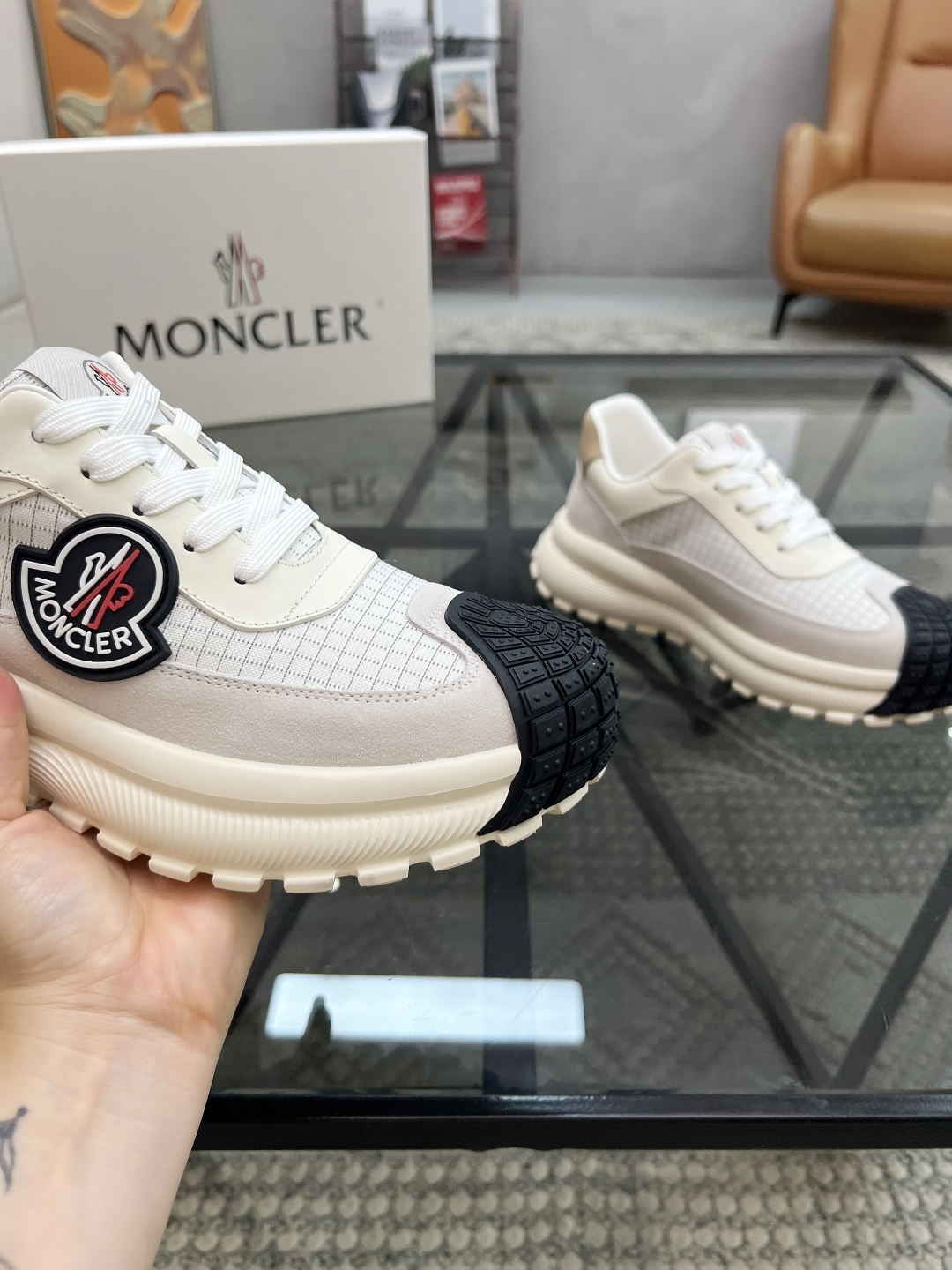  M 🔍顶级代购🇮🇹 蒙 炸街男神爆款超人气休闲运动鞋新品专柜同步，鞋面意大利原版进口牛皮搭配布面料，精