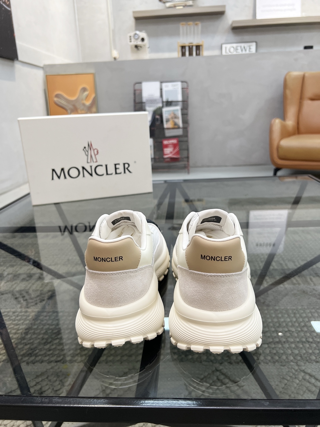  M 🔍顶级代购🇮🇹 蒙 炸街男神爆款超人气休闲运动鞋新品专柜同步，鞋面意大利原版进口牛皮搭配布面料，精