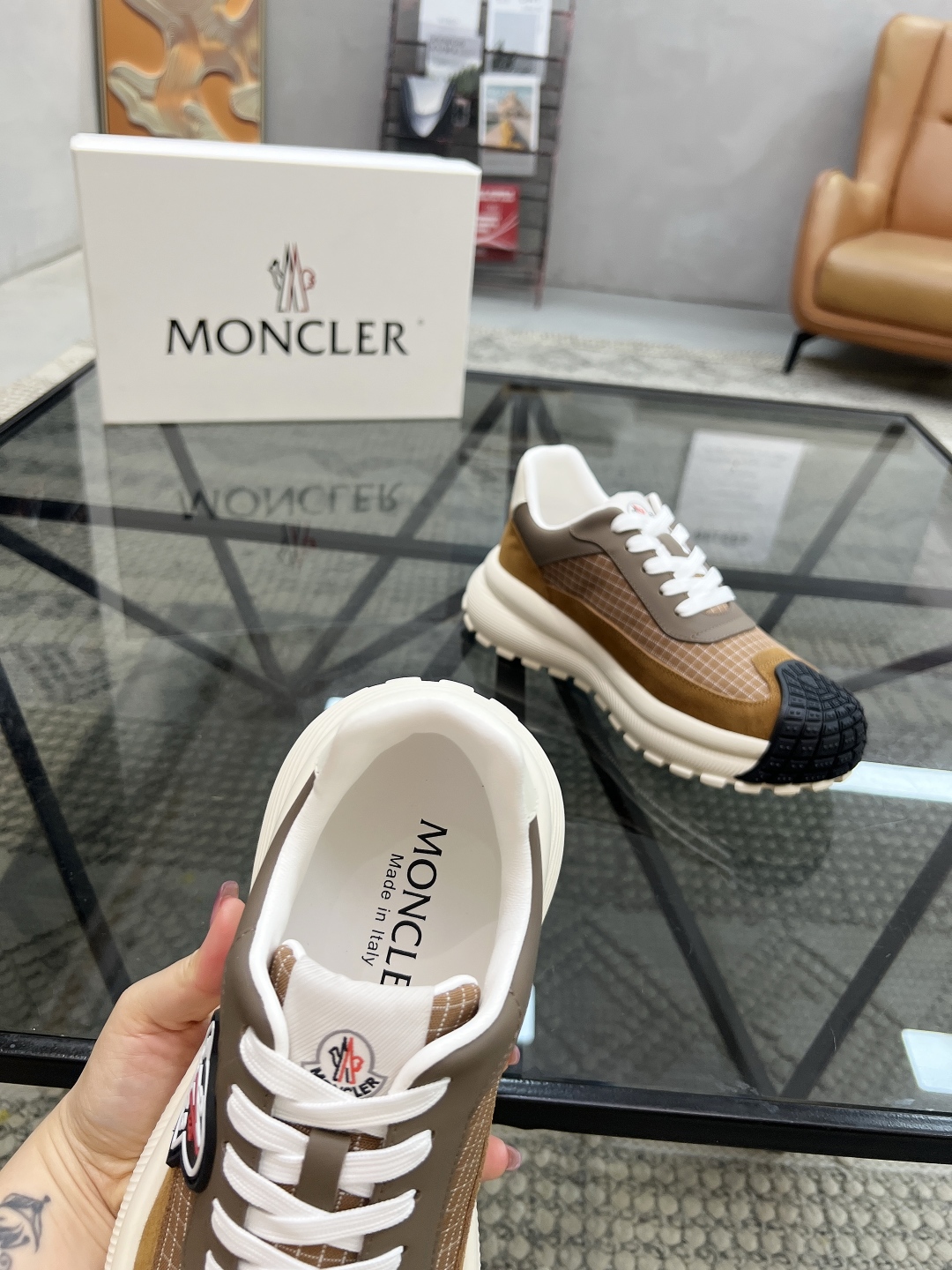  M 🔍顶级代购🇮🇹 蒙 炸街男神爆款超人气休闲运动鞋新品专柜同步，鞋面意大利原版进口牛皮搭配布面料，精