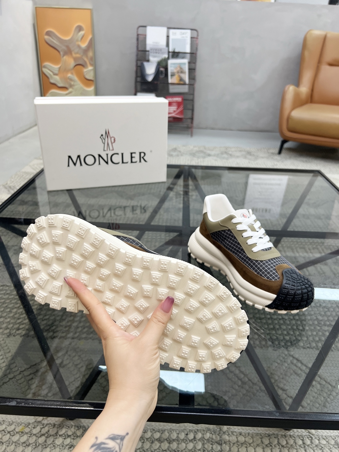  M 🔍顶级代购🇮🇹 蒙 炸街男神爆款超人气休闲运动鞋新品专柜同步，鞋面意大利原版进口牛皮搭配布面料，精