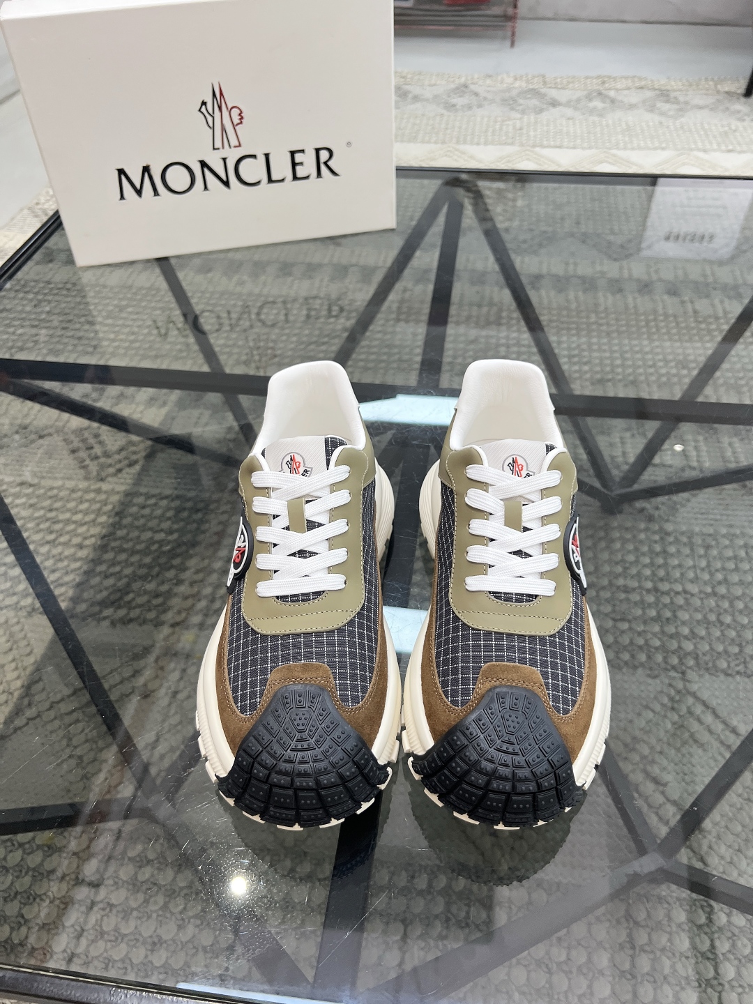  M 🔍顶级代购🇮🇹 蒙 炸街男神爆款超人气休闲运动鞋新品专柜同步，鞋面意大利原版进口牛皮搭配布面料，精