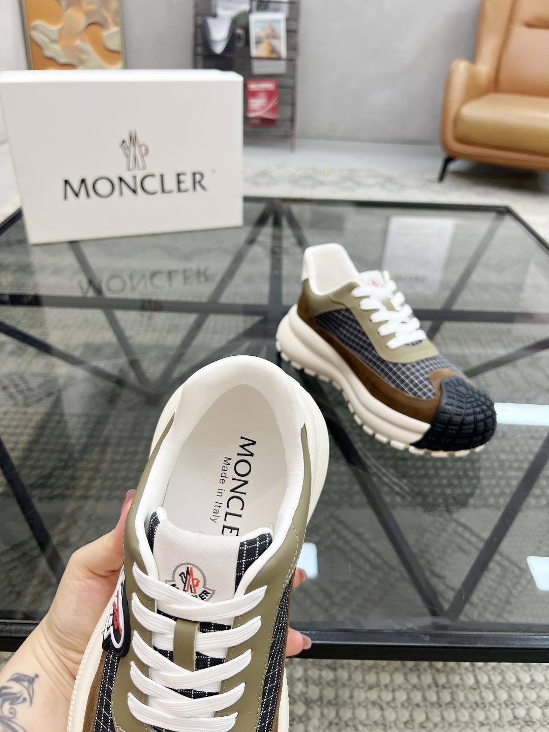  M 🔍顶级代购🇮🇹 蒙 炸街男神爆款超人气休闲运动鞋新品专柜同步，鞋面意大利原版进口牛皮搭配布面料，精