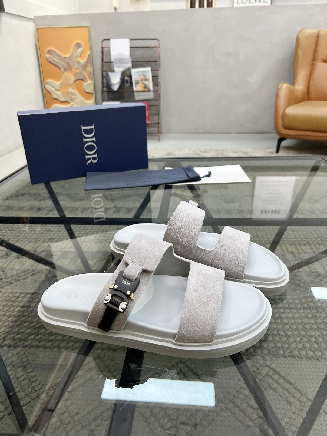  D 🔍顶级代购🇮🇹 迪 炸街男神拖鞋专柜新品同步，鞋面意大利进口牛皮面料，高品质拼接工艺品，鞋底：原厂