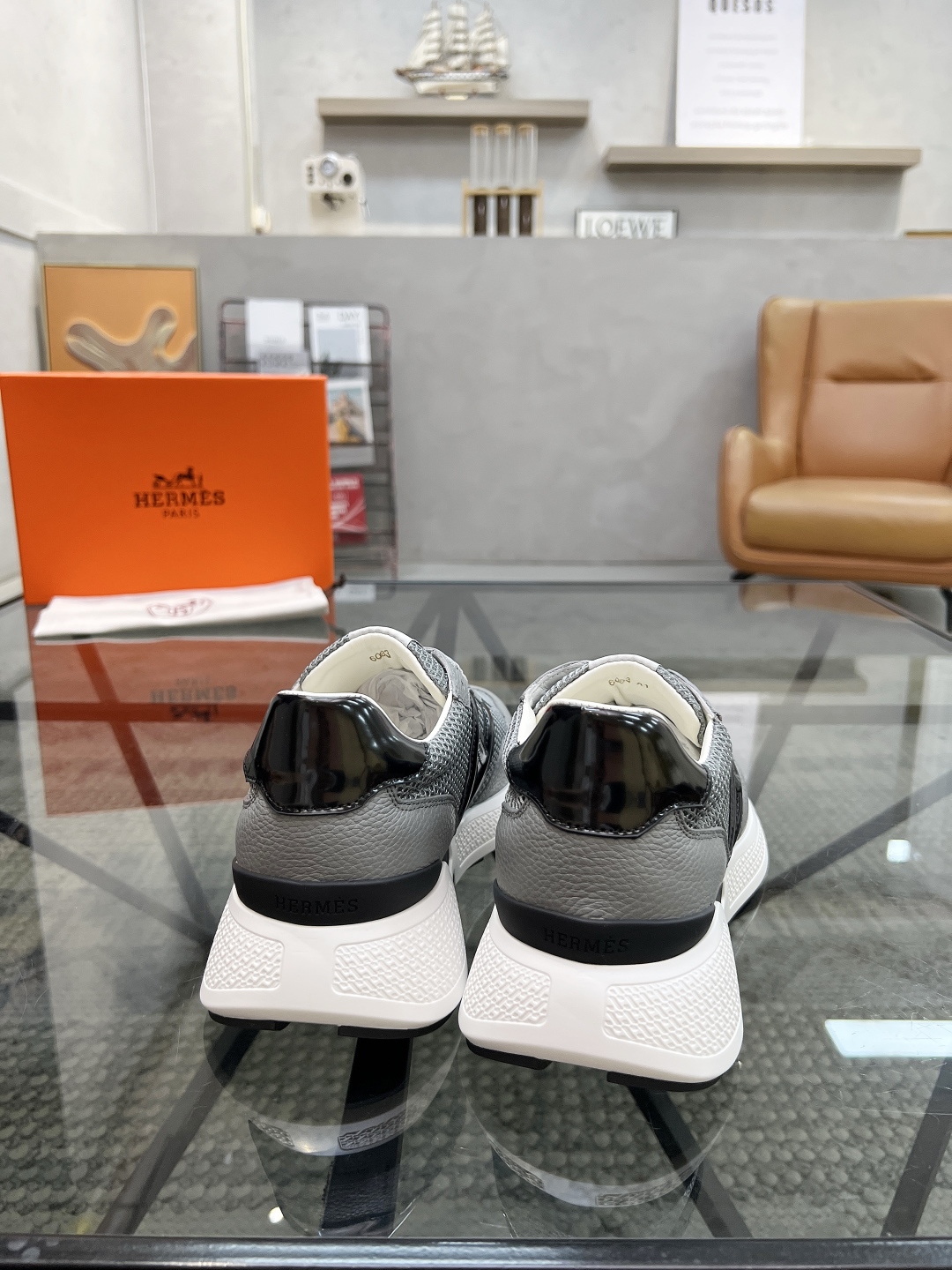  H 🔍顶级代购🇮🇹 爱 炸街男神运动鞋新品来袭专柜同步发售原厂配置，意大利进口原版牛皮搭配网布面料，高