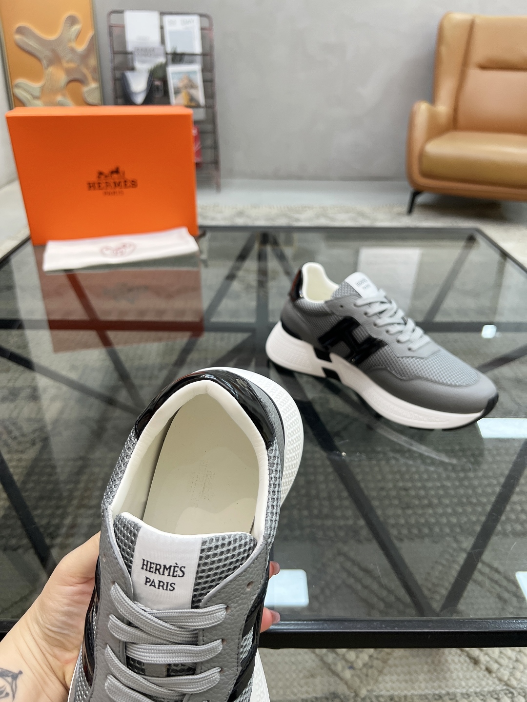  H 🔍顶级代购🇮🇹 爱 炸街男神运动鞋新品来袭专柜同步发售原厂配置，意大利进口原版牛皮搭配网布面料，高