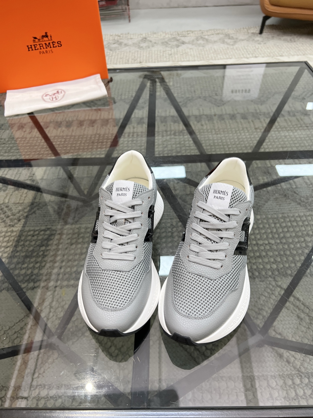  H 🔍顶级代购🇮🇹 爱 炸街男神运动鞋新品来袭专柜同步发售原厂配置，意大利进口原版牛皮搭配网布面料，高