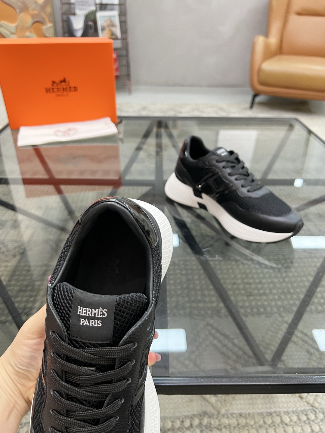  H 🔍顶级代购🇮🇹 爱 炸街男神运动鞋新品来袭专柜同步发售原厂配置，意大利进口原版牛皮搭配网布面料，高