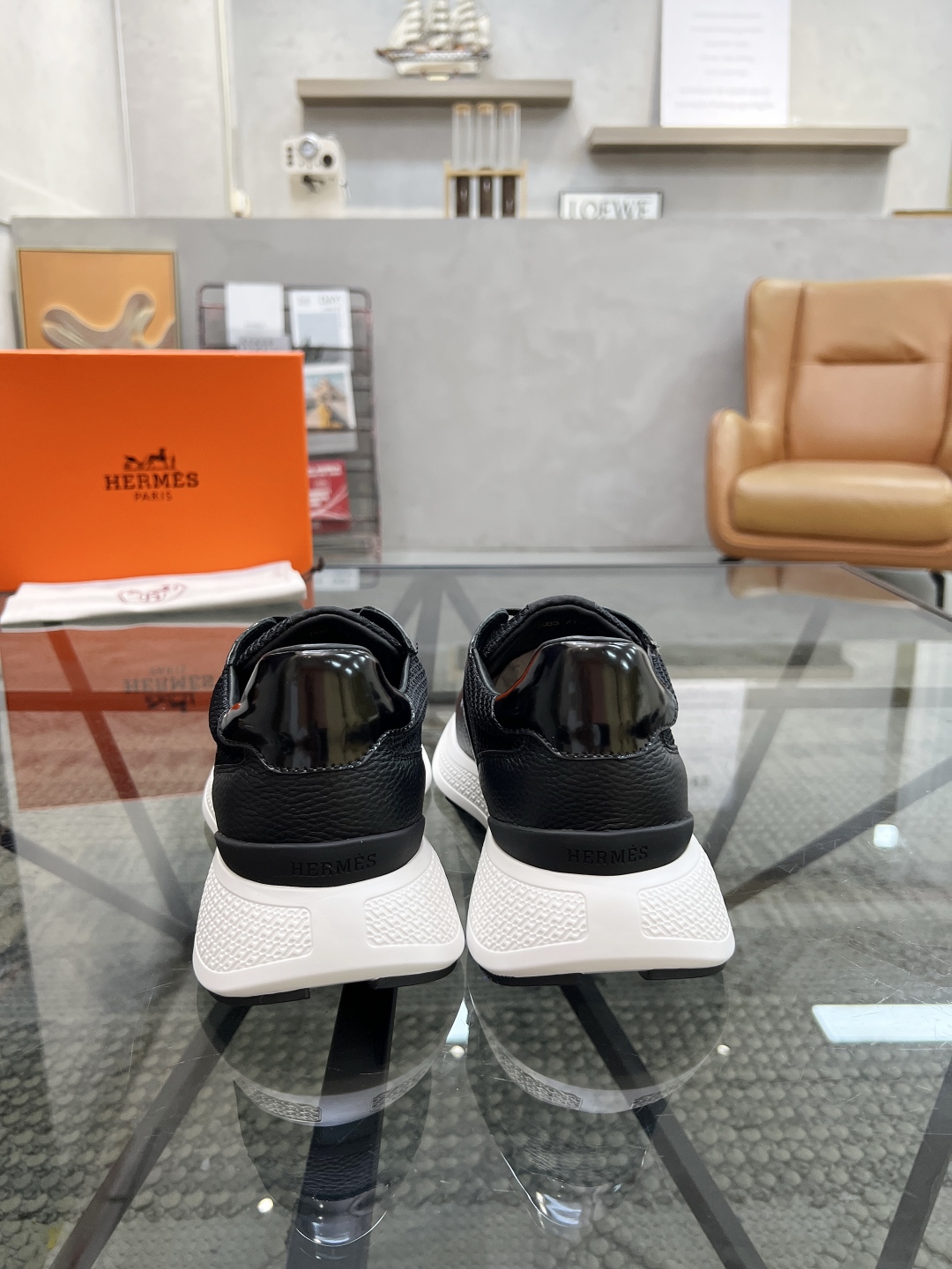  H 🔍顶级代购🇮🇹 爱 炸街男神运动鞋新品来袭专柜同步发售原厂配置，意大利进口原版牛皮搭配网布面料，高