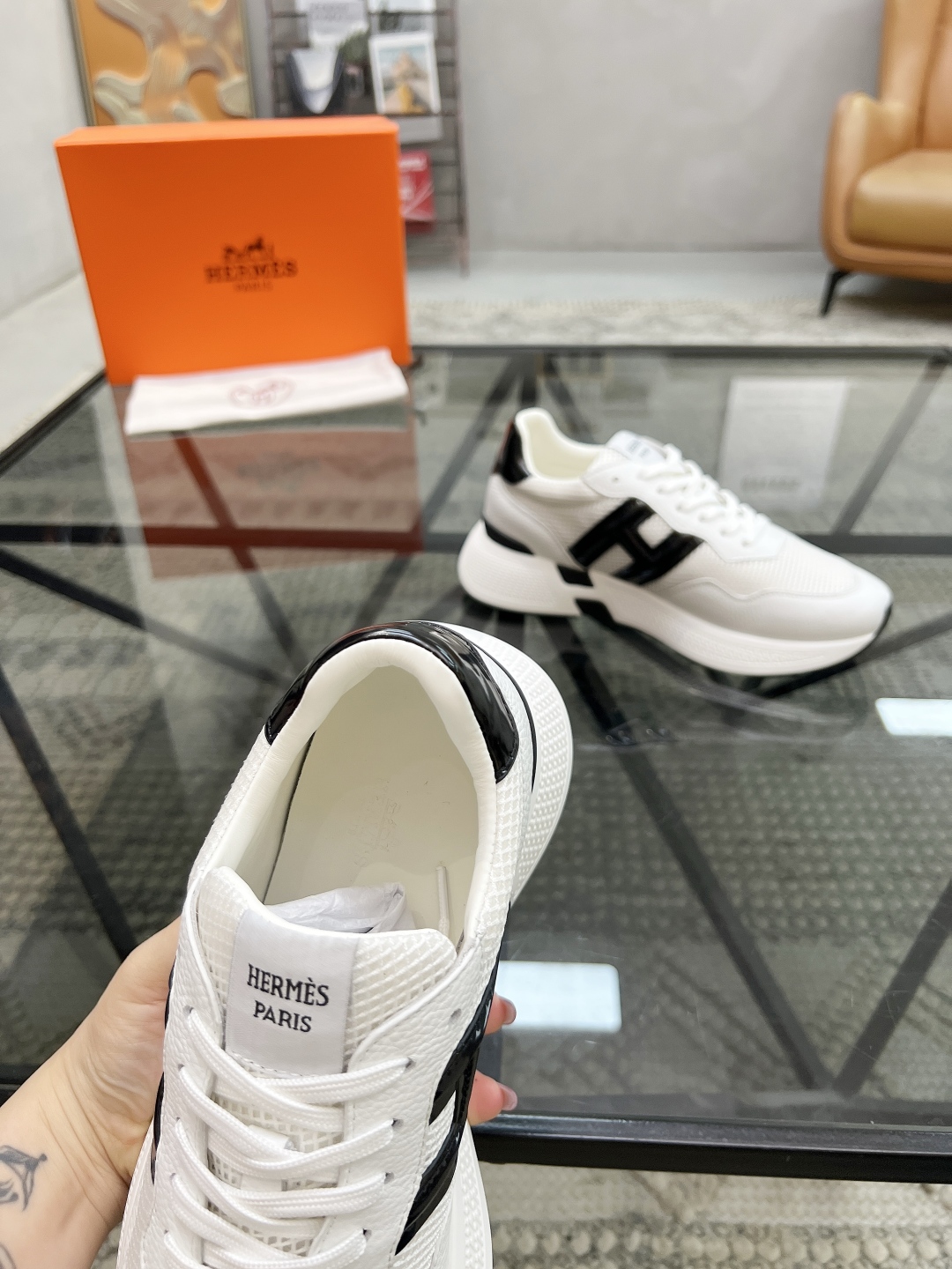  H 🔍顶级代购🇮🇹 爱 炸街男神运动鞋新品来袭专柜同步发售原厂配置，意大利进口原版牛皮搭配网布面料，高