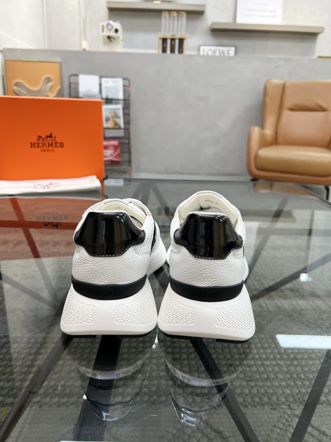  H 🔍顶级代购🇮🇹 爱 炸街男神运动鞋新品来袭专柜同步发售原厂配置，意大利进口原版牛皮搭配网布面料，高