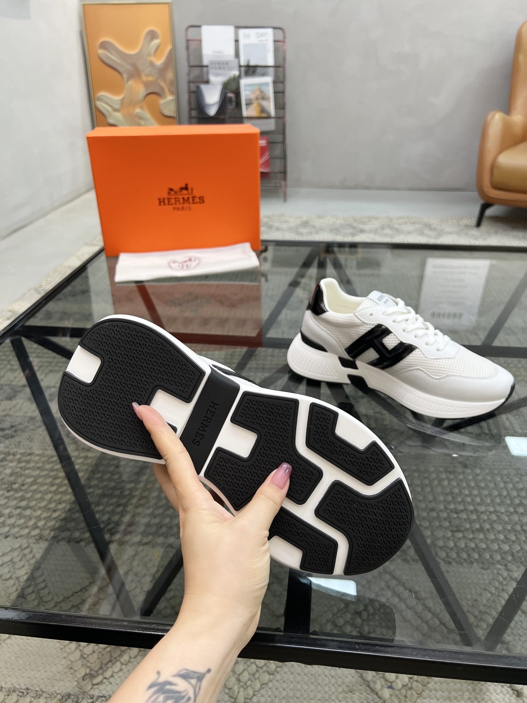  H 🔍顶级代购🇮🇹 爱 炸街男神运动鞋新品来袭专柜同步发售原厂配置，意大利进口原版牛皮搭配网布面料，高