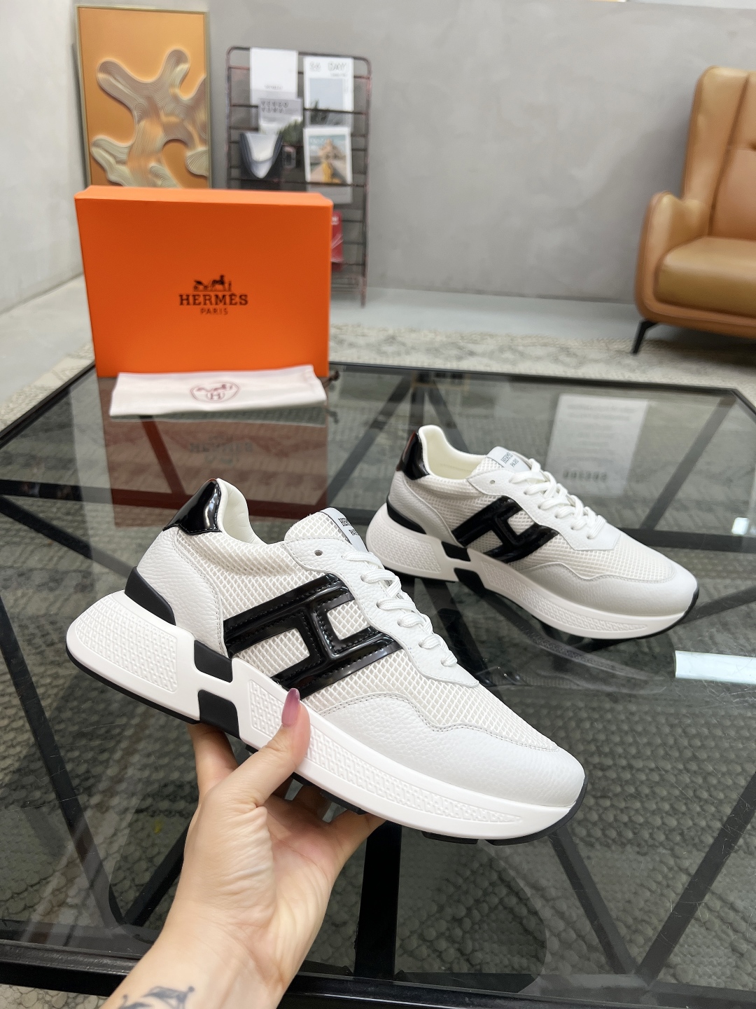  H 🔍顶级代购🇮🇹 爱 炸街男神运动鞋新品来袭专柜同步发售原厂配置，意大利进口原版牛皮搭配网布面料，高