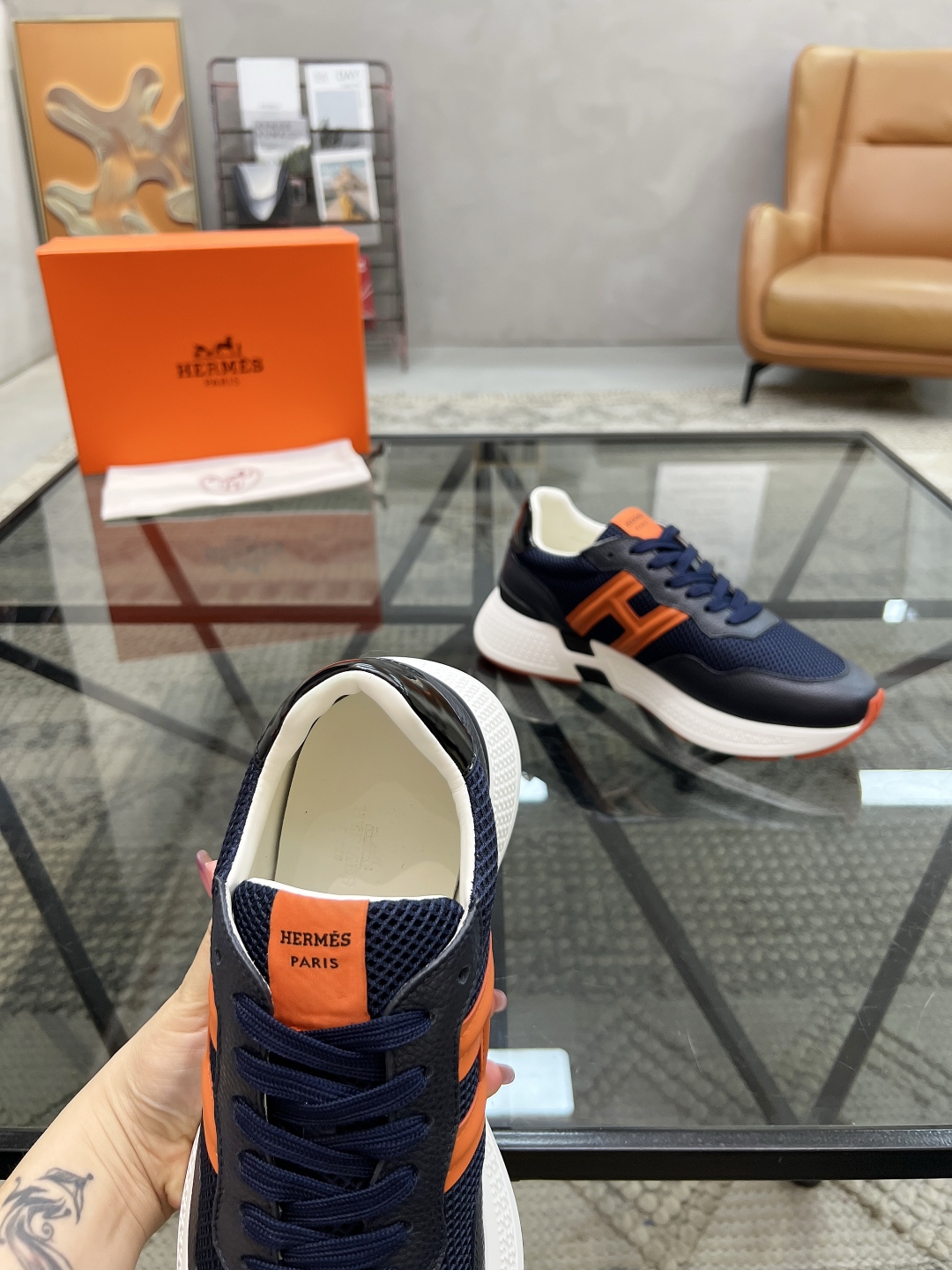  H 🔍顶级代购🇮🇹 爱 炸街男神运动鞋新品来袭专柜同步发售原厂配置，意大利进口原版牛皮搭配网布面料，高