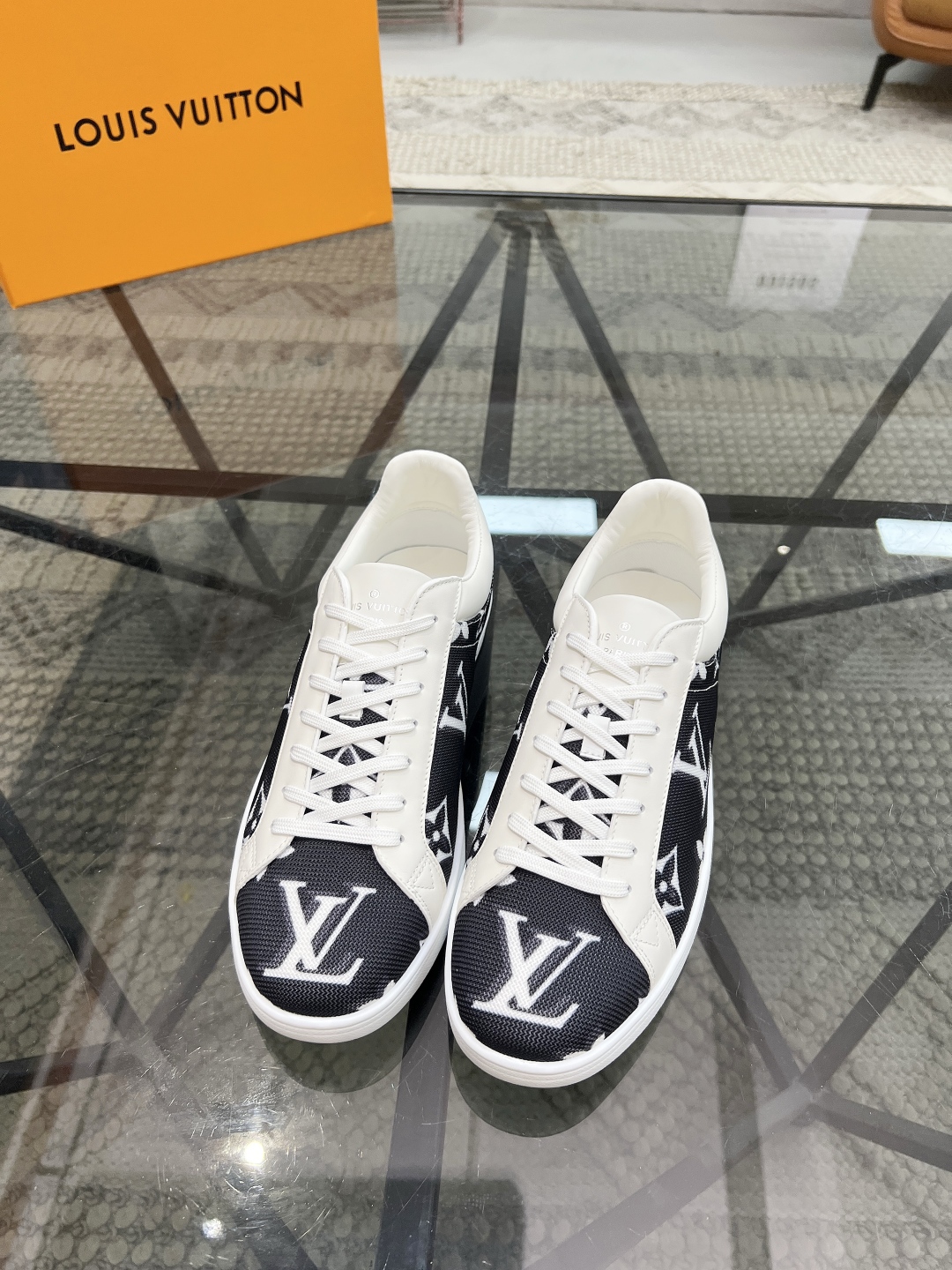  L 🔍顶级代购🇮🇹 路 炸街男神爆款运动板鞋专柜同步，鞋面意大利进口原版印花布面料，缤纷色彩复杂工艺品