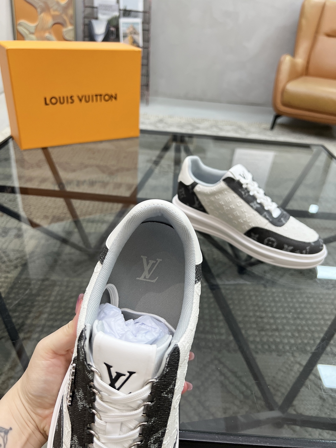  L 🔍顶级代购🇮🇹 路 炸街男神爆款运动板鞋专柜同步，鞋面意大利进口牛皮面料，高品质拼接复杂工艺品，透