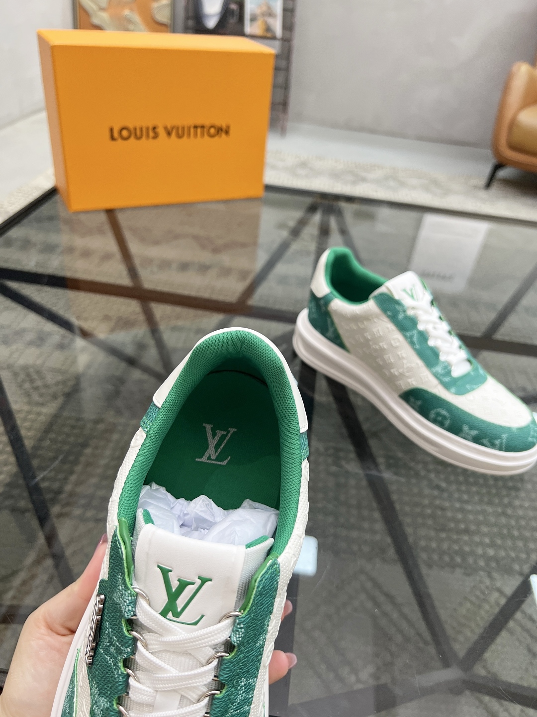  L 🔍顶级代购🇮🇹 路 炸街男神爆款运动板鞋专柜同步，鞋面意大利进口牛皮面料，高品质拼接复杂工艺品，透