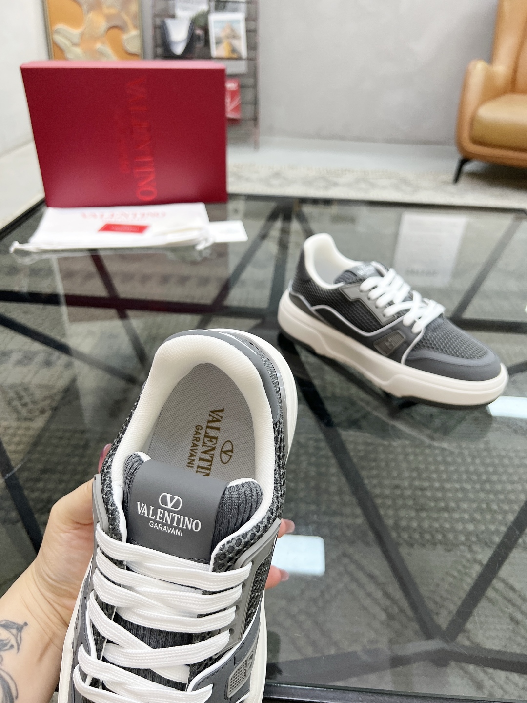  H 🔍顶级代购🇮🇹 华 炸街情侣款👫运动鞋新品，经反复试验终打造出完美版本，经典的华伦家高超拼接工艺技