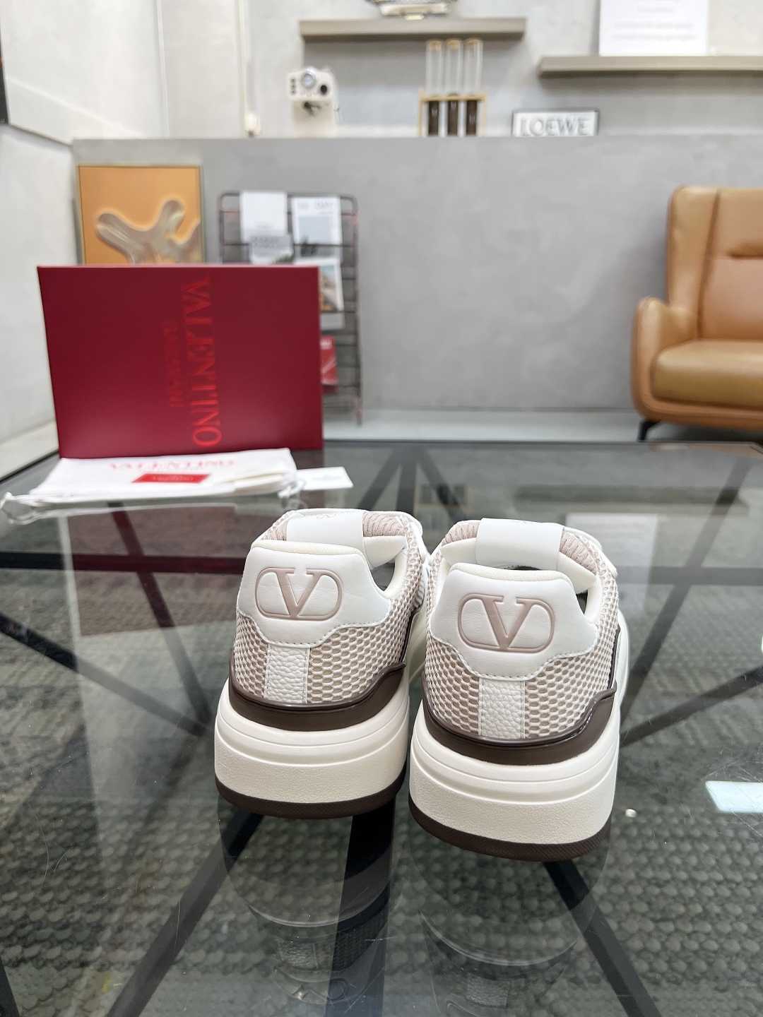  H 🔍顶级代购🇮🇹 华 炸街情侣款👫运动鞋新品，经反复试验终打造出完美版本，经典的华伦家高超拼接工艺技