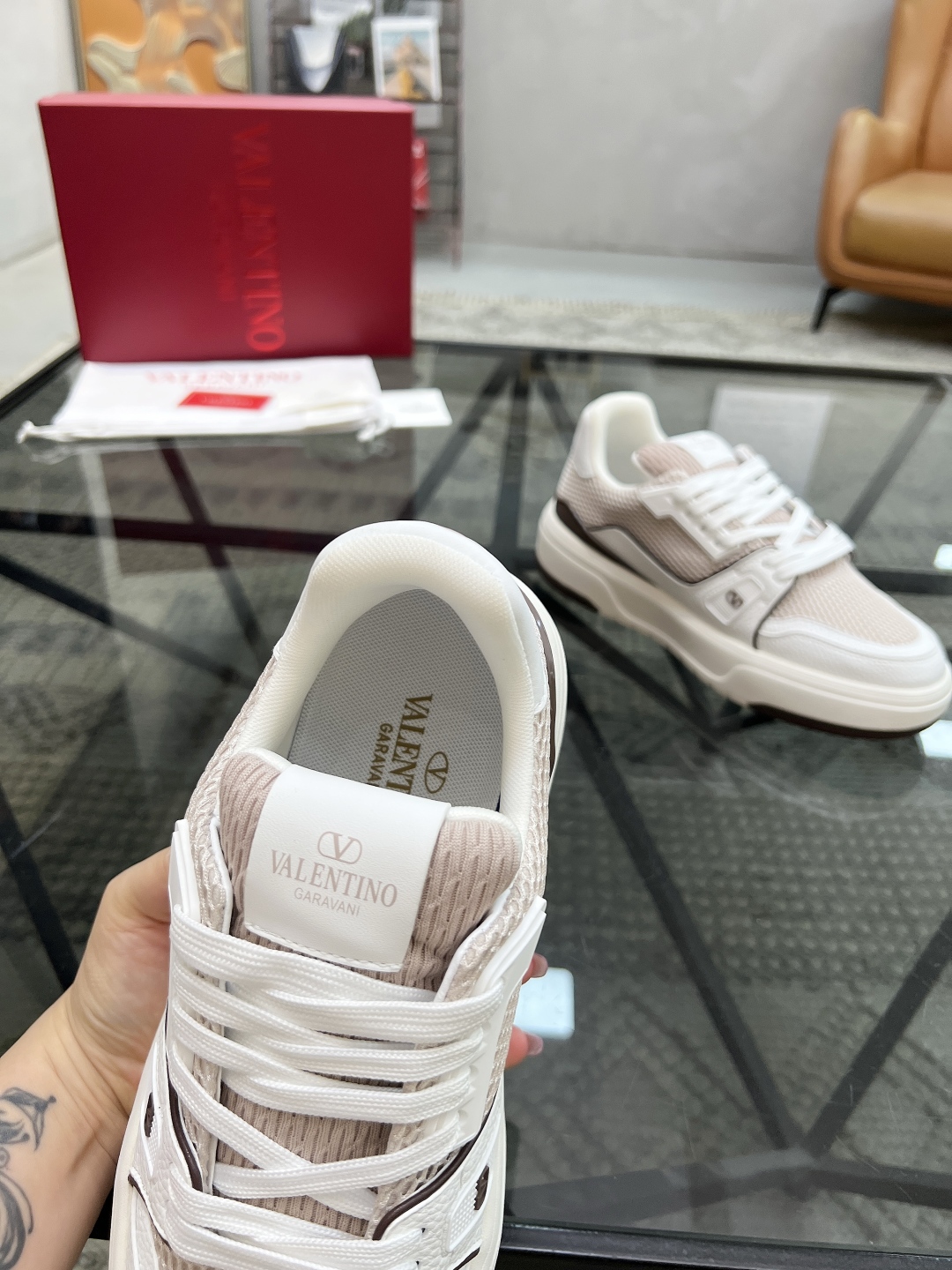  H 🔍顶级代购🇮🇹 华 炸街情侣款👫运动鞋新品，经反复试验终打造出完美版本，经典的华伦家高超拼接工艺技