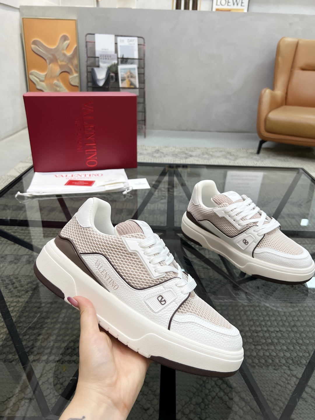 H 🔍顶级代购🇮🇹 华 炸街情侣款👫运动鞋新品，经反复试验终打造出完美版本，经典的华伦家高超拼接工艺技