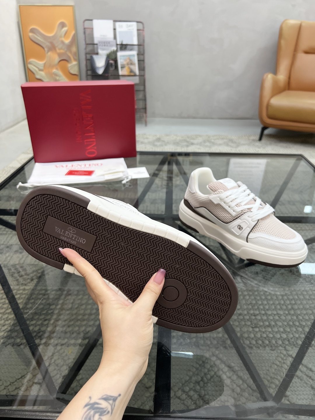  H 🔍顶级代购🇮🇹 华 炸街情侣款👫运动鞋新品，经反复试验终打造出完美版本，经典的华伦家高超拼接工艺技