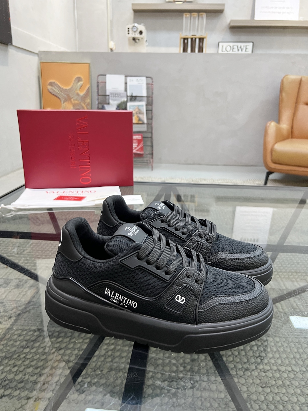  H 🔍顶级代购🇮🇹 华 炸街情侣款👫运动鞋新品，经反复试验终打造出完美版本，经典的华伦家高超拼接工艺技