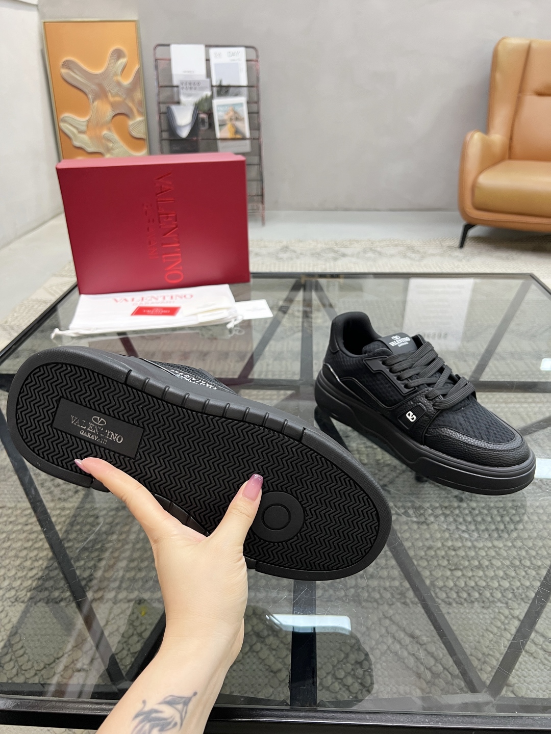  H 🔍顶级代购🇮🇹 华 炸街情侣款👫运动鞋新品，经反复试验终打造出完美版本，经典的华伦家高超拼接工艺技