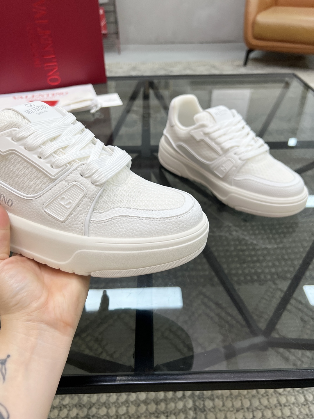  H 🔍顶级代购🇮🇹 华 炸街情侣款👫运动鞋新品，经反复试验终打造出完美版本，经典的华伦家高超拼接工艺技
