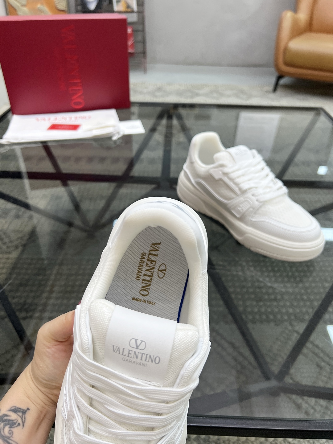  H 🔍顶级代购🇮🇹 华 炸街情侣款👫运动鞋新品，经反复试验终打造出完美版本，经典的华伦家高超拼接工艺技