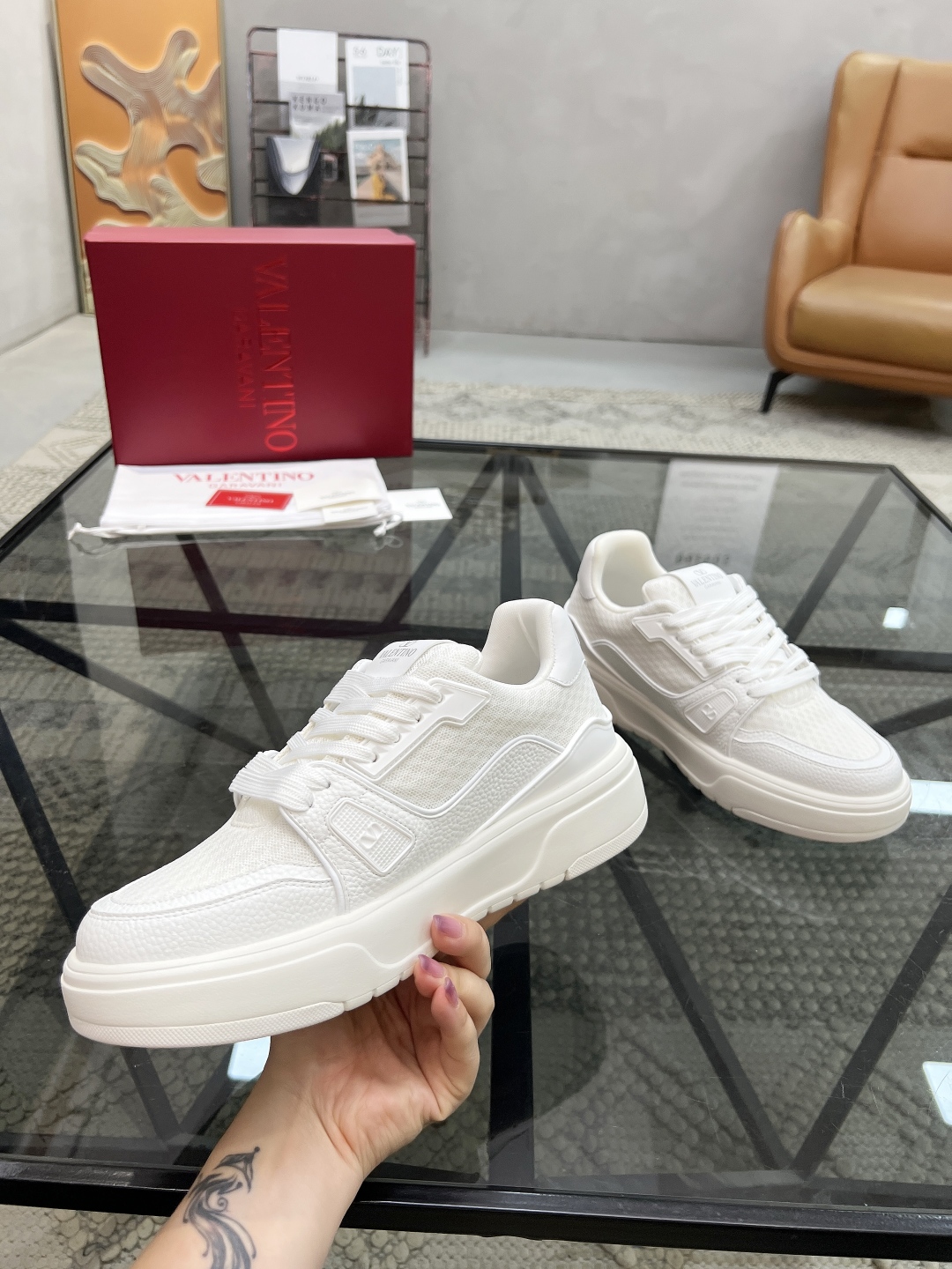 H 🔍顶级代购🇮🇹 华 炸街情侣款👫运动鞋新品，经反复试验终打造出完美版本，经典的华伦家高超拼接工艺技