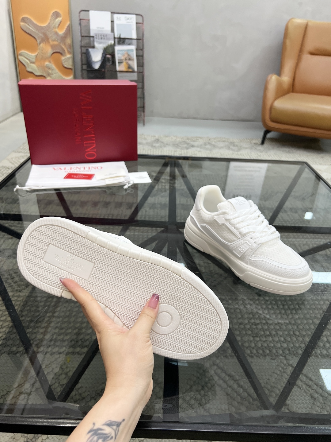  H 🔍顶级代购🇮🇹 华 炸街情侣款👫运动鞋新品，经反复试验终打造出完美版本，经典的华伦家高超拼接工艺技