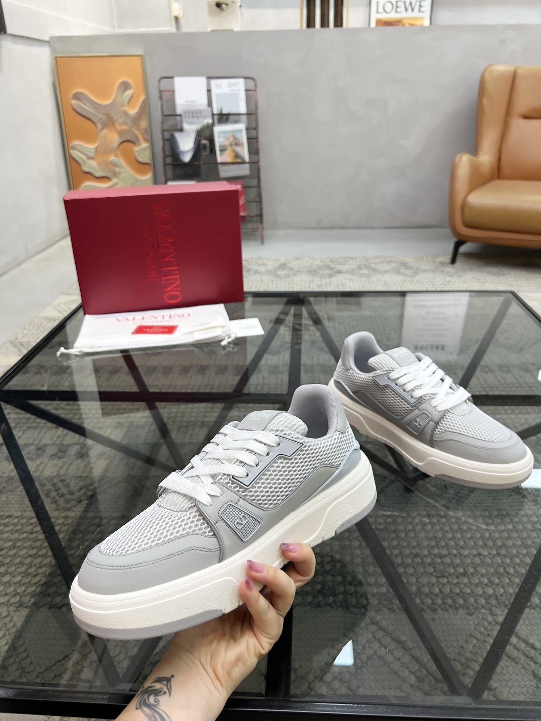  H 🔍顶级代购🇮🇹 华 炸街情侣款👫运动鞋新品，经反复试验终打造出完美版本，经典的华伦家高超拼接工艺技