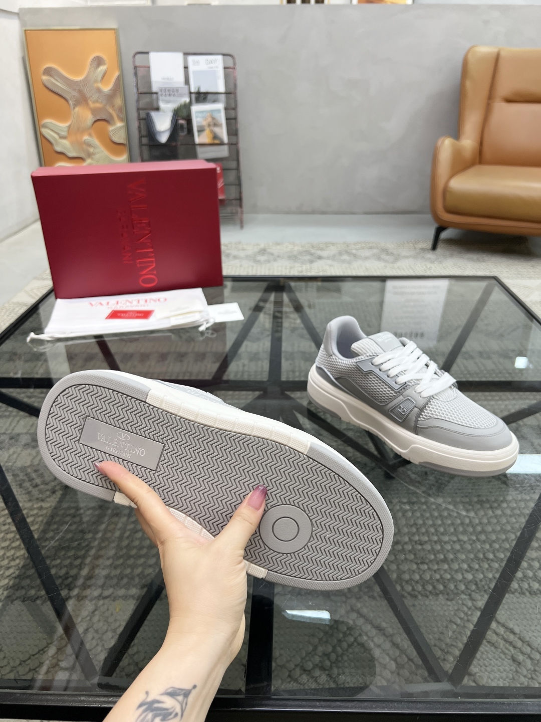  H 🔍顶级代购🇮🇹 华 炸街情侣款👫运动鞋新品，经反复试验终打造出完美版本，经典的华伦家高超拼接工艺技