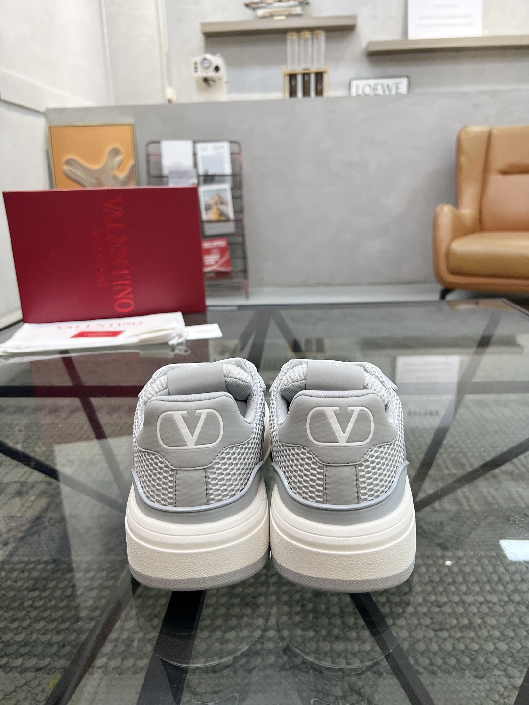 H 🔍顶级代购🇮🇹 华 炸街情侣款👫运动鞋新品，经反复试验终打造出完美版本，经典的华伦家高超拼接工艺技
