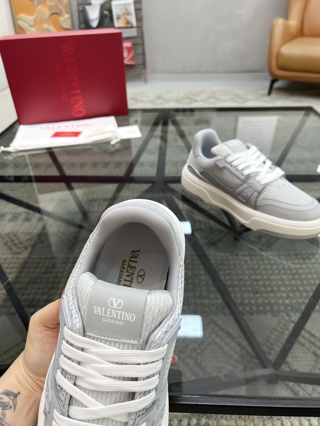  H 🔍顶级代购🇮🇹 华 炸街情侣款👫运动鞋新品，经反复试验终打造出完美版本，经典的华伦家高超拼接工艺技