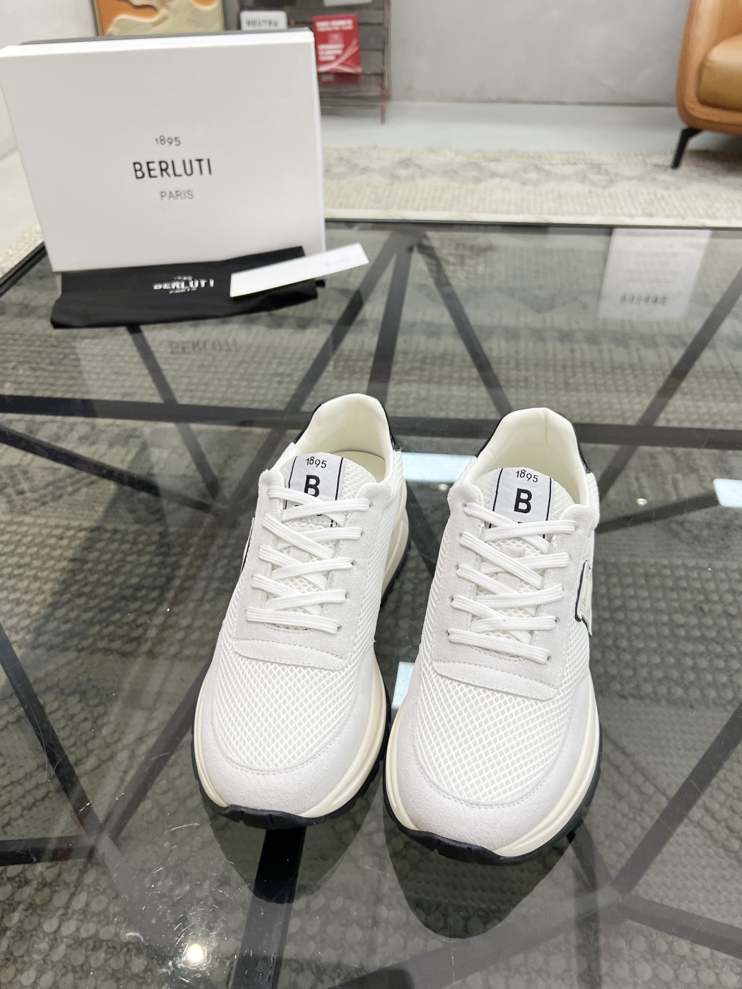  B 🔍顶级代购🇮🇹 布鲁 炸街男神运动鞋新品来袭 专柜同步发售原厂配置，意大利进口原版牛皮搭配网布面料