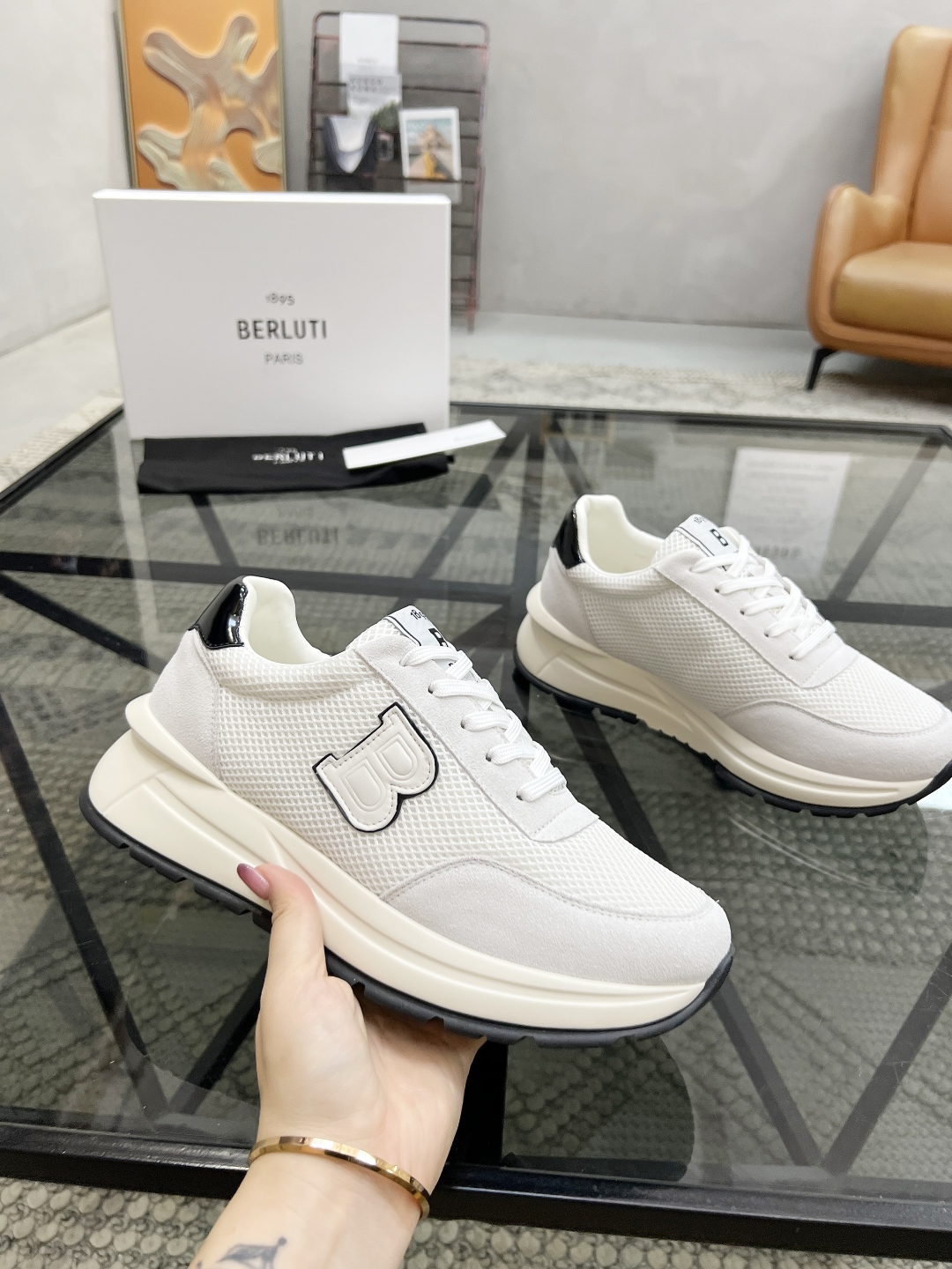  B 🔍顶级代购🇮🇹 布鲁 炸街男神运动鞋新品来袭 专柜同步发售原厂配置，意大利进口原版牛皮搭配网布面料