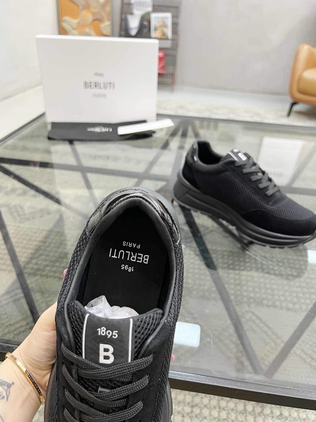  B 🔍顶级代购🇮🇹 布鲁 炸街男神运动鞋新品来袭 专柜同步发售原厂配置，意大利进口原版牛皮搭配网布面料