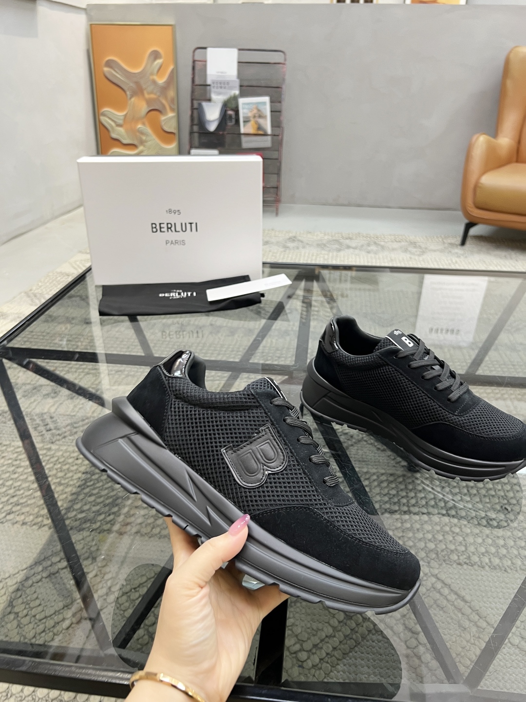  B 🔍顶级代购🇮🇹 布鲁 炸街男神运动鞋新品来袭 专柜同步发售原厂配置，意大利进口原版牛皮搭配网布面料