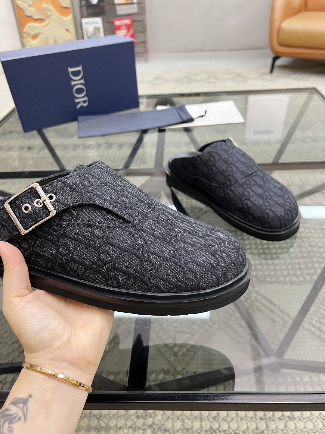  D 🔍顶级代购🇮🇹 迪 炸街男神半拖专柜同步，鞋面意大利进口D标志布面料，高品质复杂拼接工艺品，鞋底：