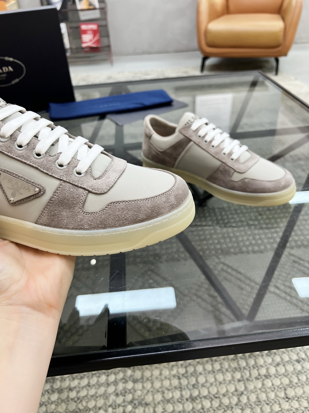  P 🔍顶级代购🇮🇹 普 炸街男神新品运动休闲鞋专柜同步，鞋面意大利进口牛皮面料，进口水染牛皮里垫，鞋底