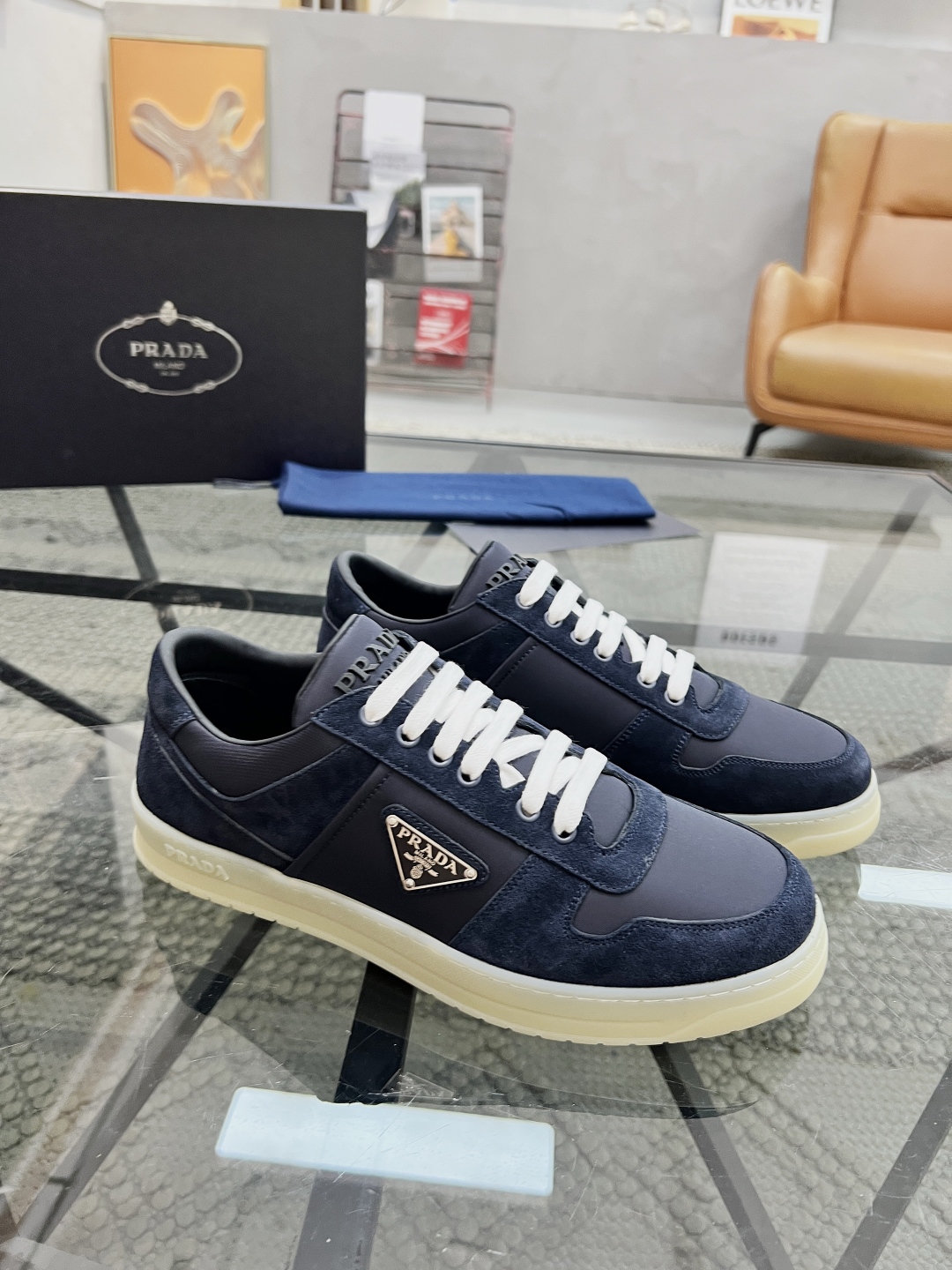  P 🔍顶级代购🇮🇹 普 炸街男神新品运动休闲鞋专柜同步，鞋面意大利进口牛皮面料，进口水染牛皮里垫，鞋底