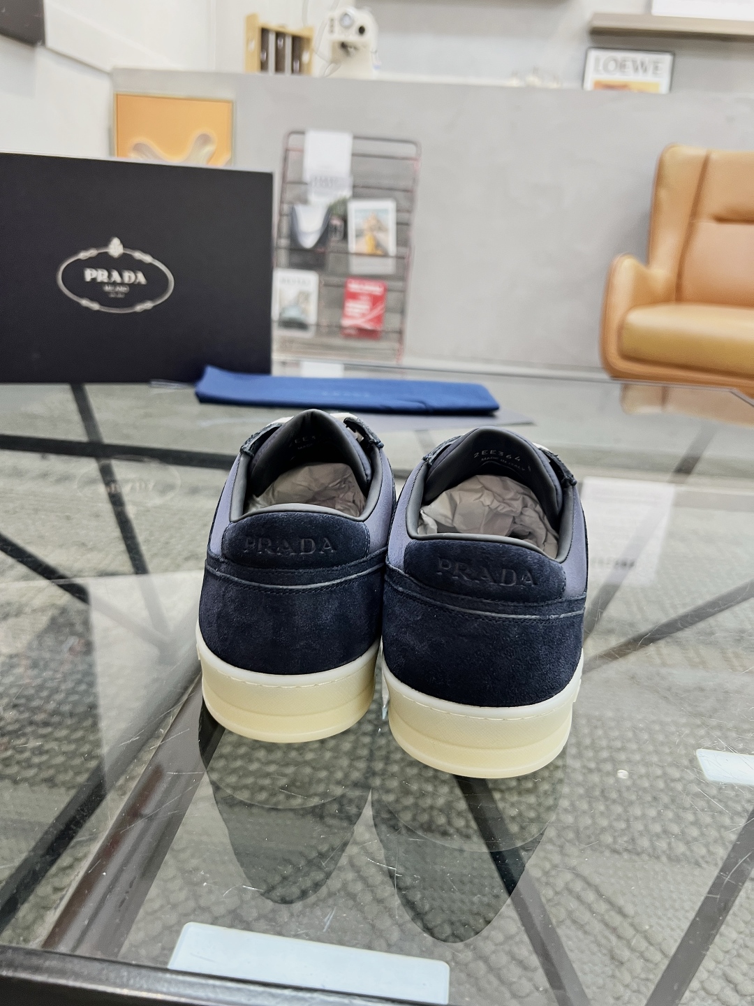  P 🔍顶级代购🇮🇹 普 炸街男神新品运动休闲鞋专柜同步，鞋面意大利进口牛皮面料，进口水染牛皮里垫，鞋底