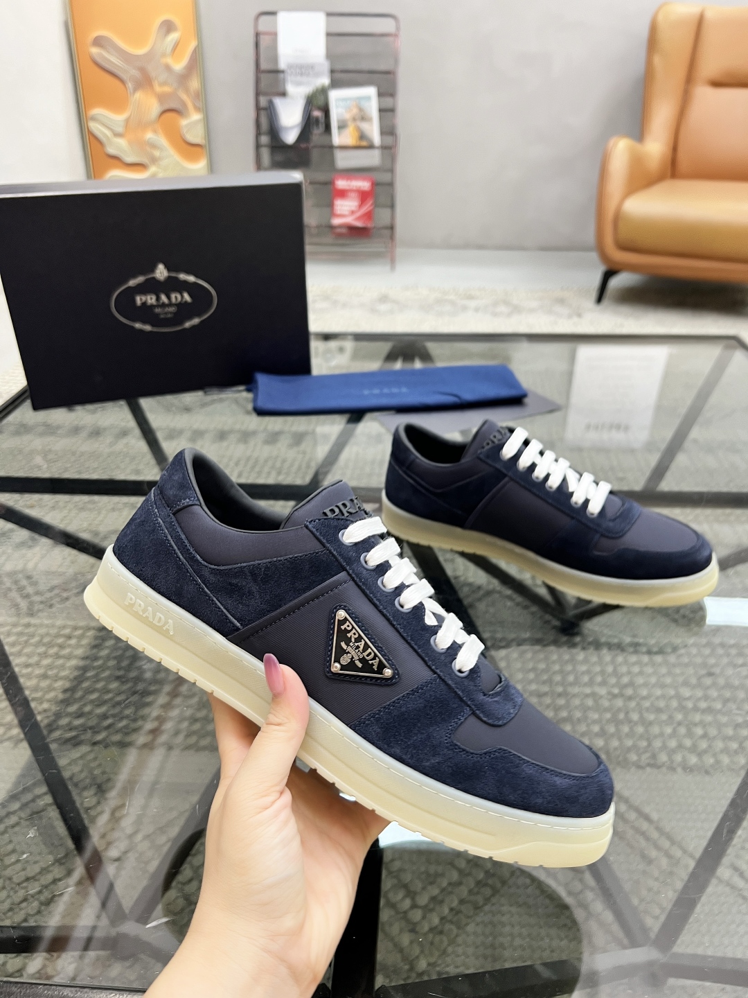  P 🔍顶级代购🇮🇹 普 炸街男神新品运动休闲鞋专柜同步，鞋面意大利进口牛皮面料，进口水染牛皮里垫，鞋底