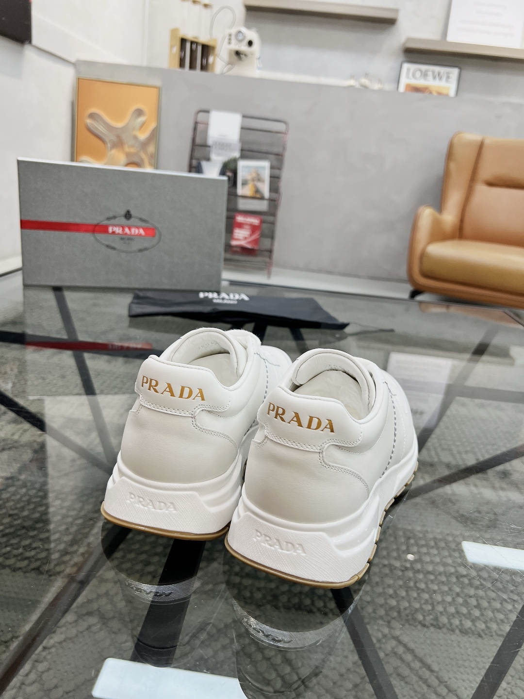  P 🔍顶级代购🇮🇹 普 炸街男神新品来袭，超人气爆款专柜新款，原厂配置意大利进口牛皮面料，高品质复杂拼